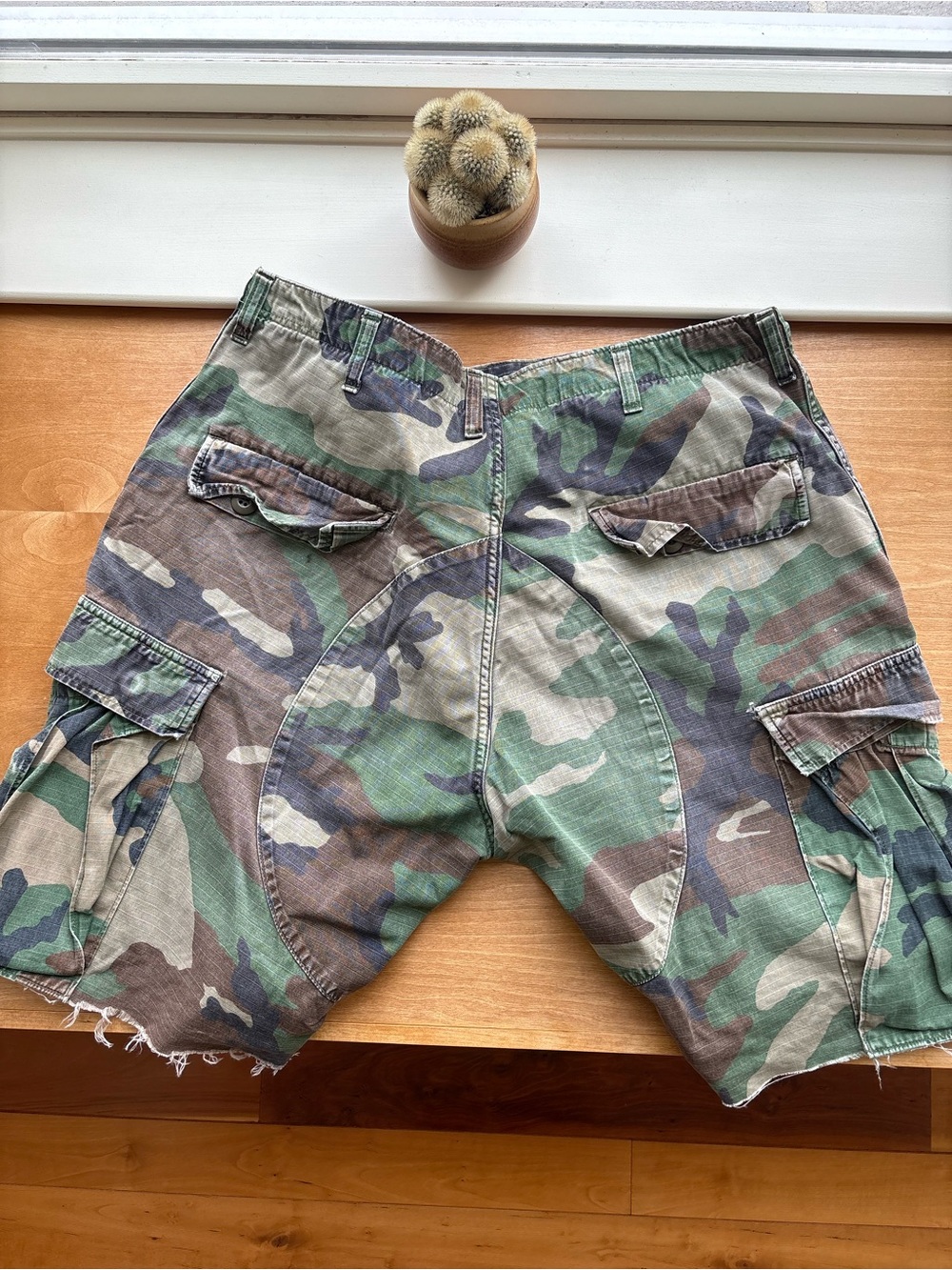 Cool Camouflage Cargo Men’s Shorts - Green Camo Military Issue Cut-Offs - Picture 9 of 13